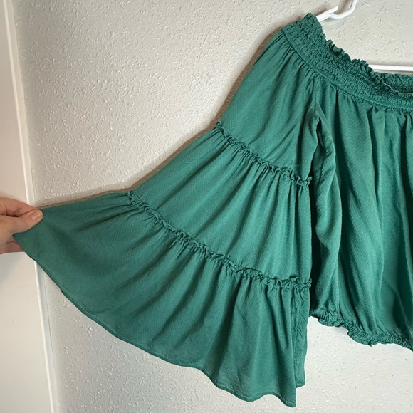 Free People Free Spirit Off Shoulder Green Bell Sleeve Crop Top Size XS - Picture 3 of 6